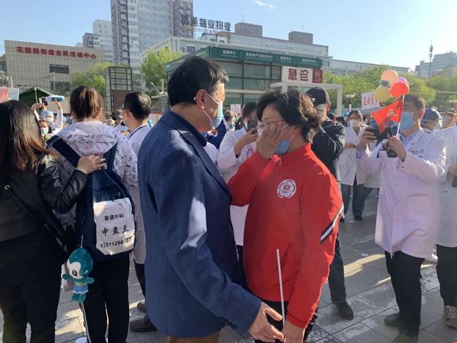 深情相拥 | 出征86天，今日回家！