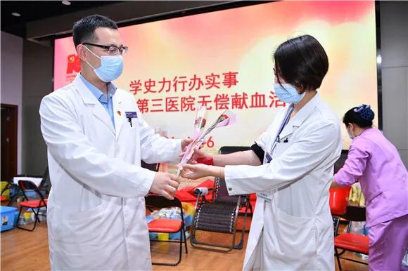 学史力行办实事——北医三院111名医务人员献血23600毫升