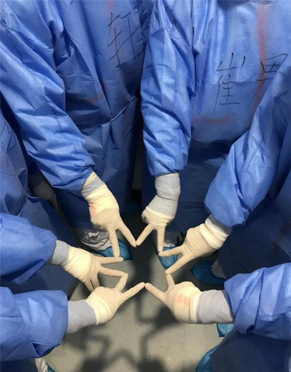 今天，向她们，致敬！