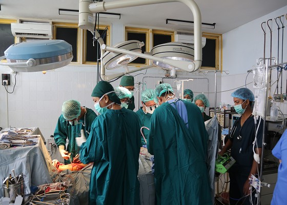 北京大学心血管外科学系万峰教授访问缅甸曼德拉总医院