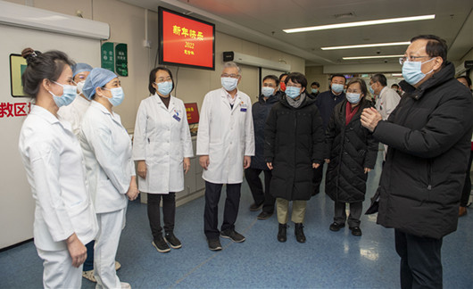 元旦前夕北京大学党委书记邱水平一行慰问我院医务人员