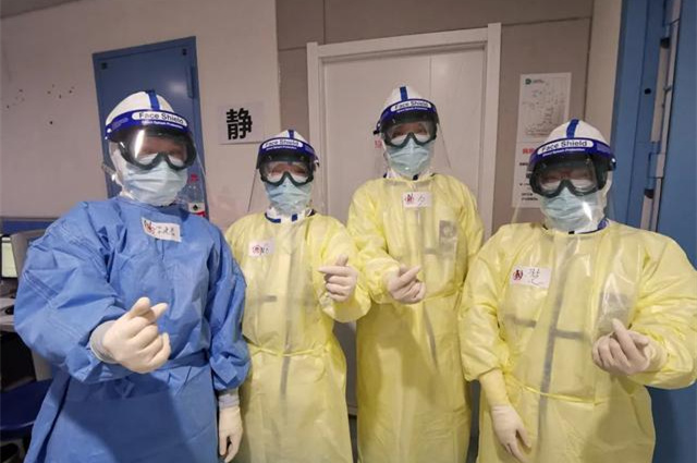 今天，向她们，致敬！