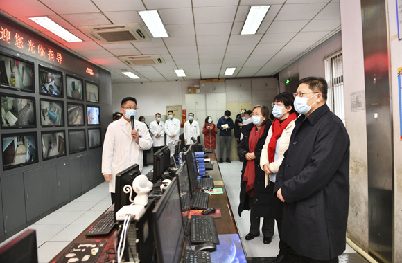 春节前夕北京大学党委书记邱水平一行慰问北医三院医务人员
