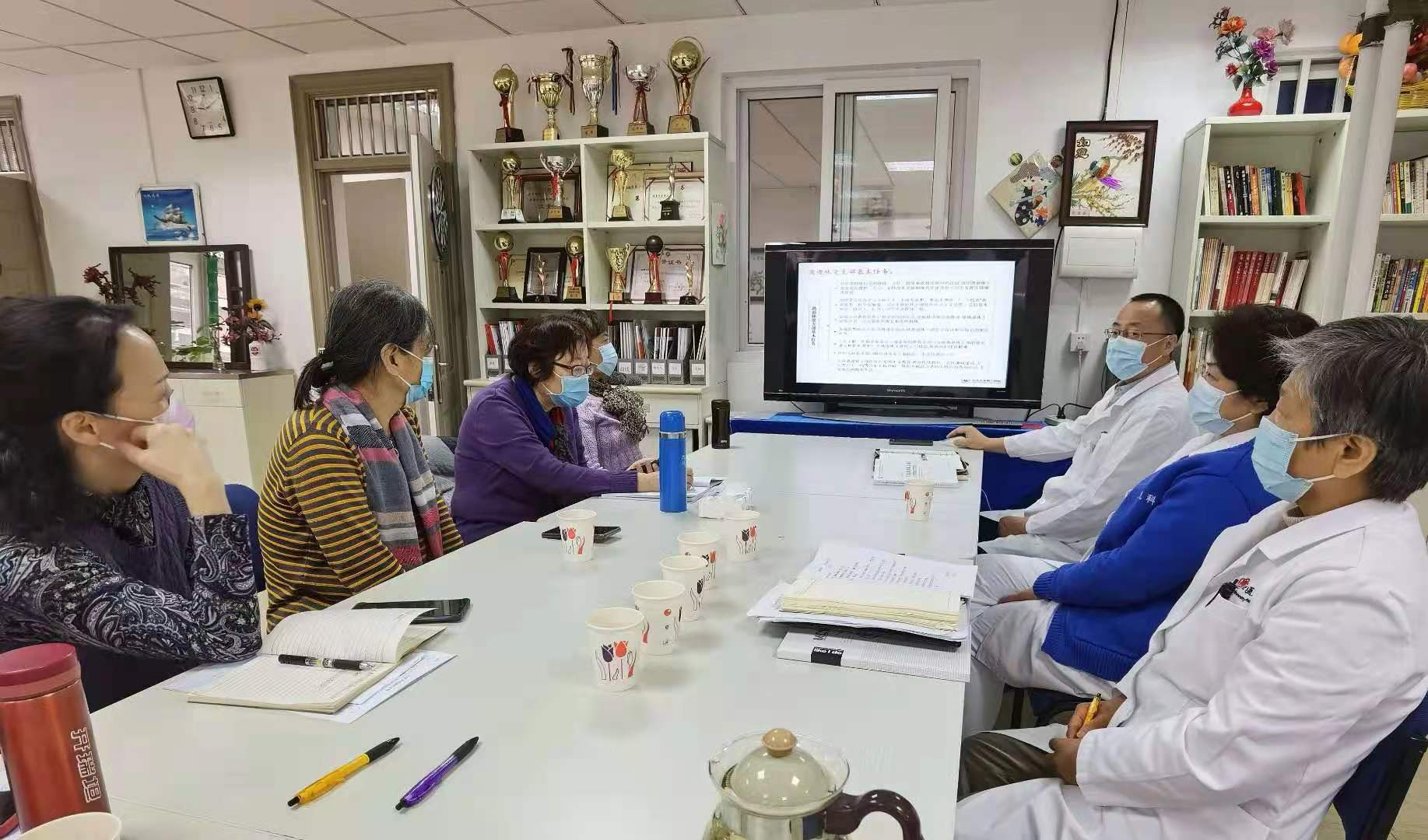 离退休党总支召开换届后的第一次全体支部委员会议