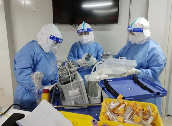 北京小汤山方舱医院运行一个月:北医三院小汤山方舱医院医疗队第200例感染者康复出院