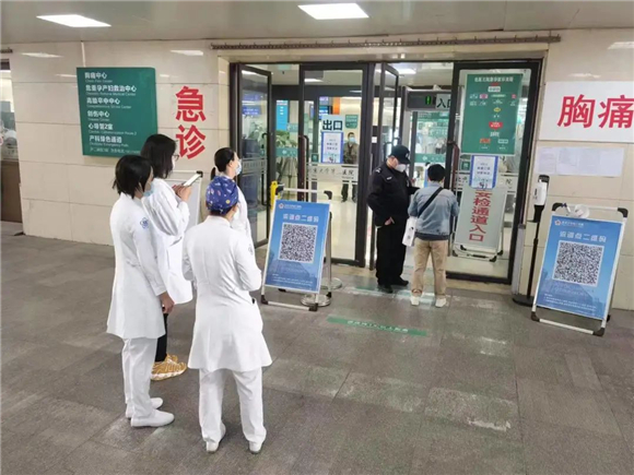 2年间，他们100次走遍医院的每个角落......