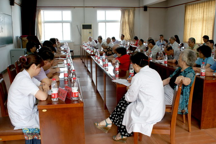 党校院区与中央党校老干部局领导及老干部代表进行座谈