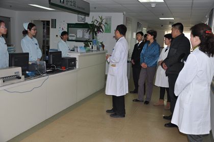 2016年春节党校院区核心组成员慰问员工