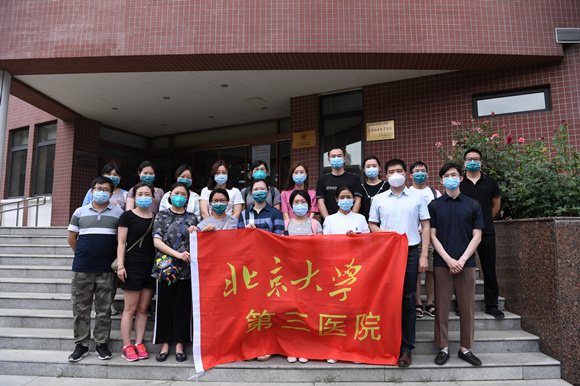 我院组建应急医疗队支援大兴区完成核酸采样任务