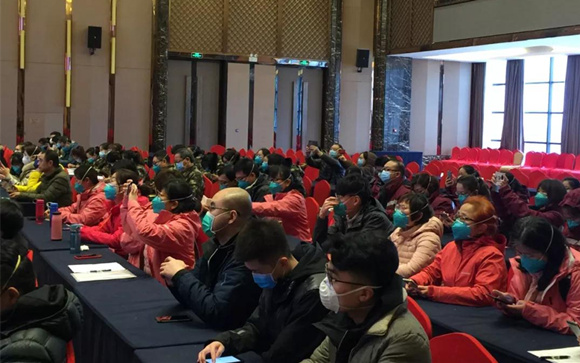 援鄂医生日记 内向爱人首次告白:“我和闺女爱你,等你平安归来”