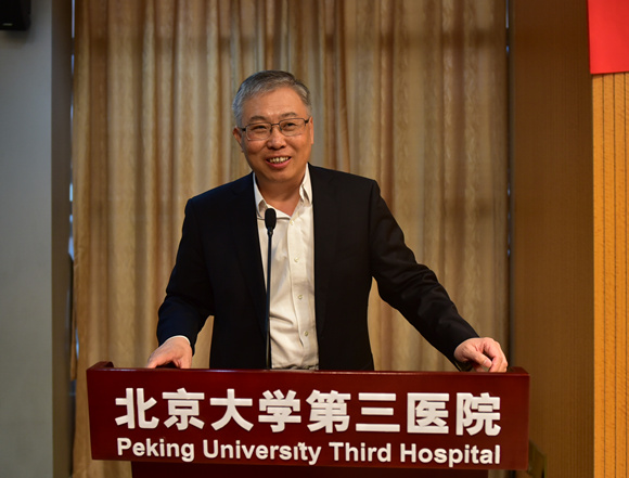 药剂科“全国工人先锋号”揭牌仪式举行