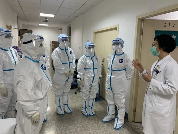 风雨见真情 危难显担当——海淀区委卫生健康工委领导来院慰问