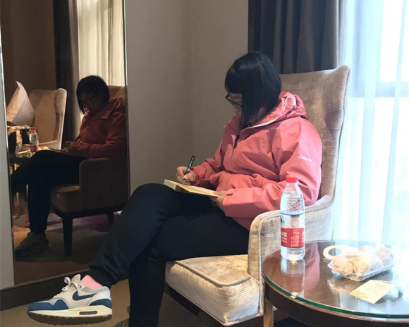 援鄂医生日记 内向爱人首次告白:“我和闺女爱你,等你平安归来”