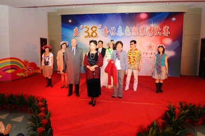 我院举办庆“三?八”杏林春色首届服装秀大赛