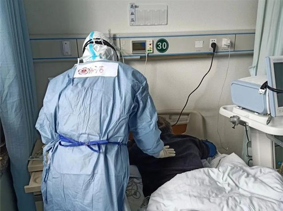 今天，向她们，致敬！