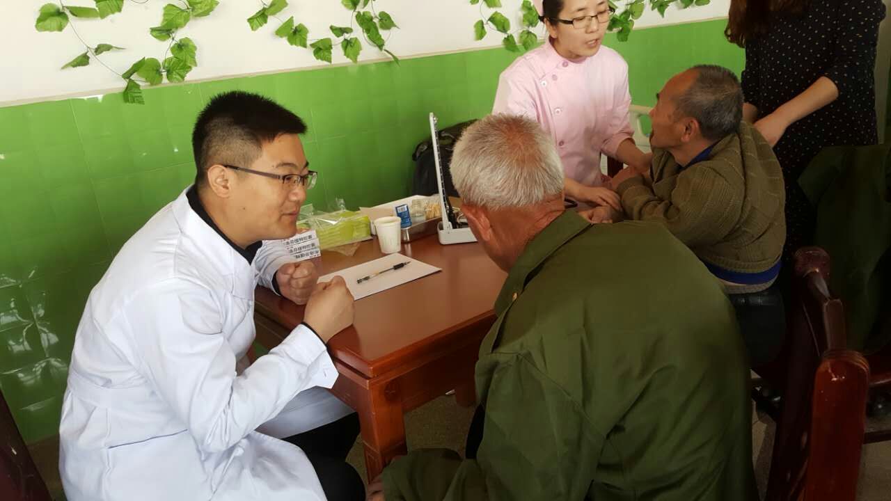 康复医学科李涛参加慰问抗战老兵涉县义诊活动