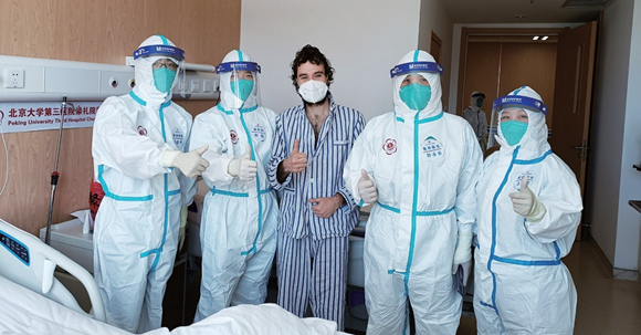 “你们救了我……还为我准备爱吃的食 物……这可能是我生命中最美好的一天!”