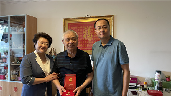 光荣在党50年,我们见证!北京大学第三医院在七一前夕开展老党员走访慰问活动