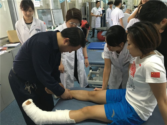 【新华社】功勋模范 | 冬奥“大白”,60余年故事未完