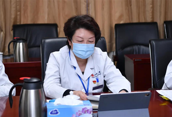 医院党委理论中心组召开专题会深入学习贯彻党的十九届六中全会精神