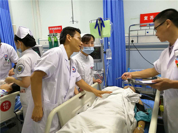 骨科吴奉梁 危重医学科李强赴四川绵阳 进行地震伤员救治工作