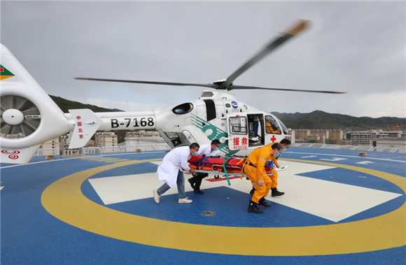 【新华社】北京冬奥会|赴约冬奥 这片雪原拥有“守护天使”