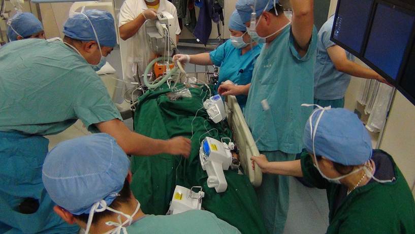 腔镜袖状切肺难 多科协作救重患 胸外麻醉血管介入手术室SICU联手成功救治术后重度急性肺栓塞