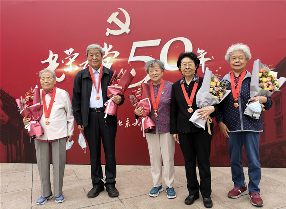 光荣在党50年,我们见证!北京大学第三医院在七一前夕开展老党员走访慰问活动