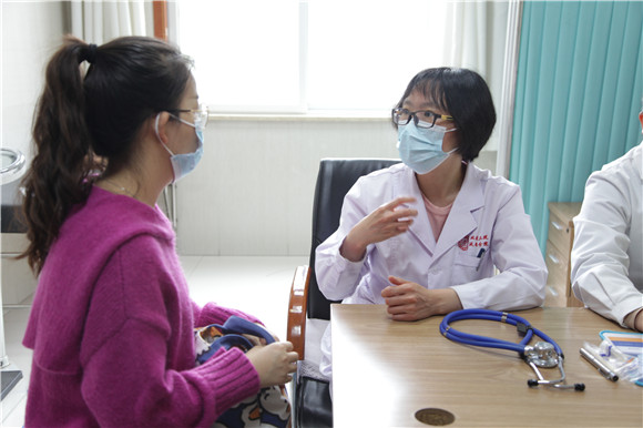 北京大学第三医院延安分院专家团队赴延长县人民医院义诊