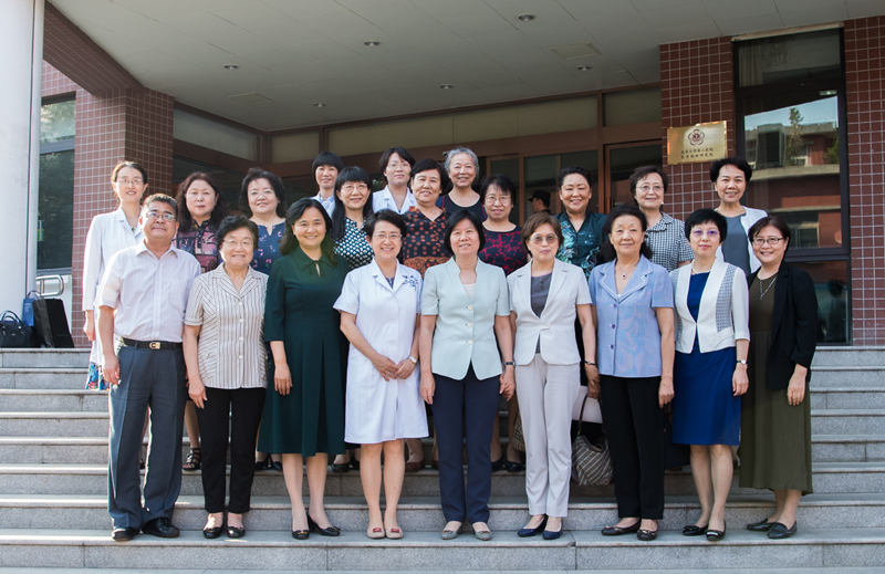 十三届全国人大常委会副委员长、中华全国妇女联合会主席沈跃跃来我院考察调研女医师工作