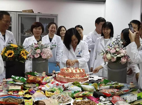 品祖国地方小吃,酿浓浓师生情谊