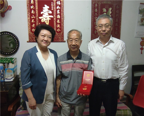 光荣在党50年,我们见证!北京大学第三医院在七一前夕开展老党员走访慰问活动