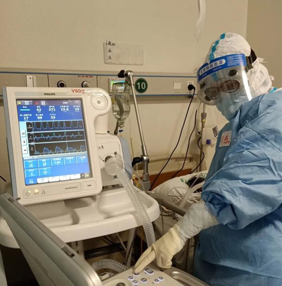 北京大学第三医院国家援鄂抗疫医疗队四位队员一线入党