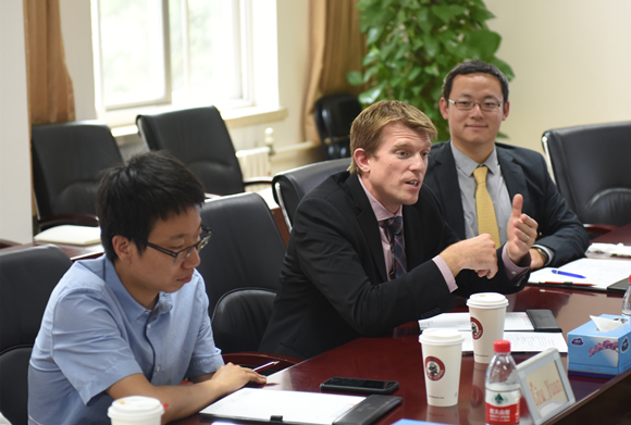 美国斯坦福大学医学中心急诊科副主任一行来我院参观交流