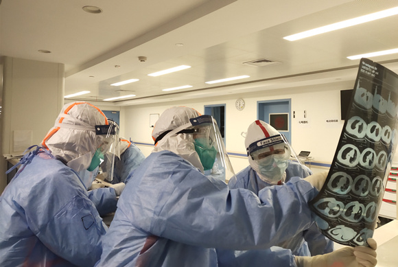 精准施策 攻坚克难 为武汉重症患者治愈按下“快进键”