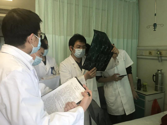 三院之星 | 刘啸:急诊夜班2周后,在病房与那位70多岁的患者“重逢”