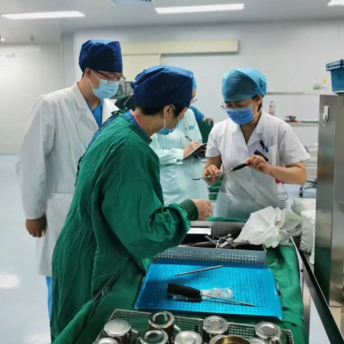 2年间，他们100次走遍医院的每个角落......