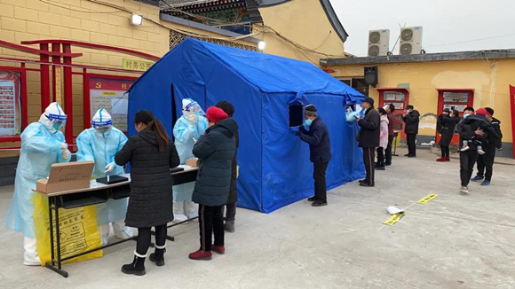 有召必应 北医三院医务人员紧急赴顺义区连续三天参加核酸采样工作