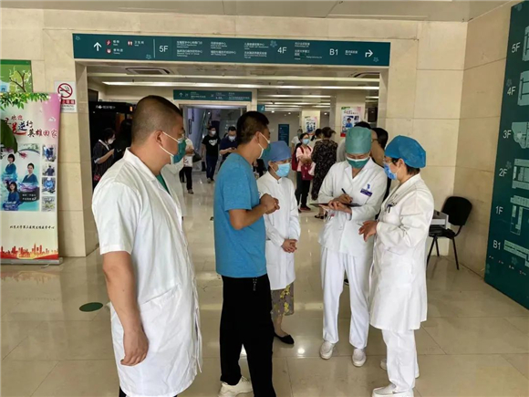 2年间，他们100次走遍医院的每个角落......