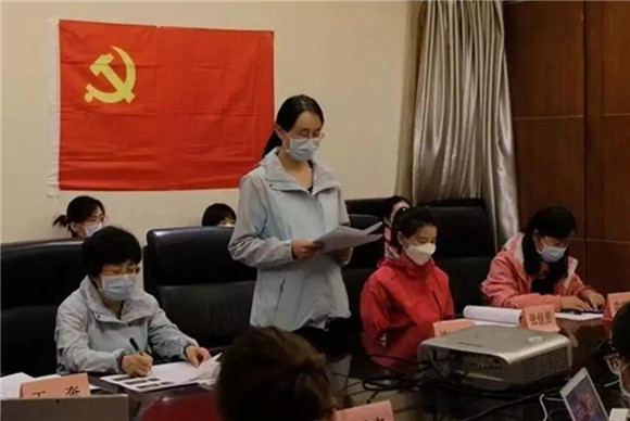 【中国妇女杂志】女院士乔杰领誓重温入党誓词，火线发展党员，党旗在一线更鲜艳！