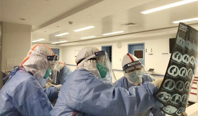 今天，向她们，致敬！