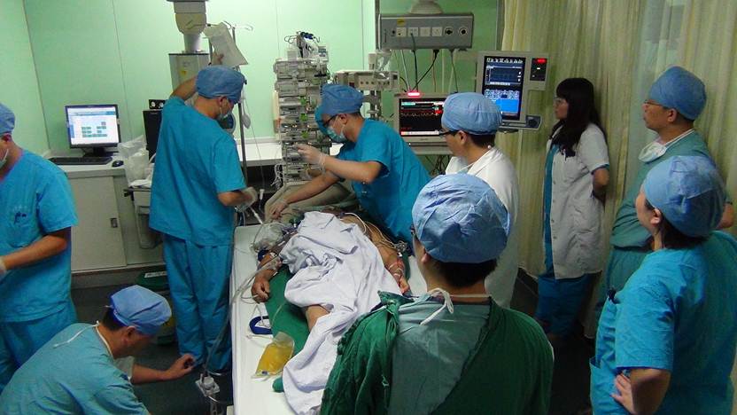 腔镜袖状切肺难 多科协作救重患 胸外麻醉血管介入手术室SICU联手成功救治术后重度急性肺栓塞