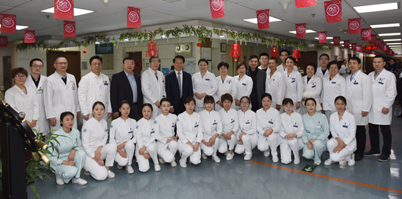 北大医学部领导看望慰问我院一线医务人员