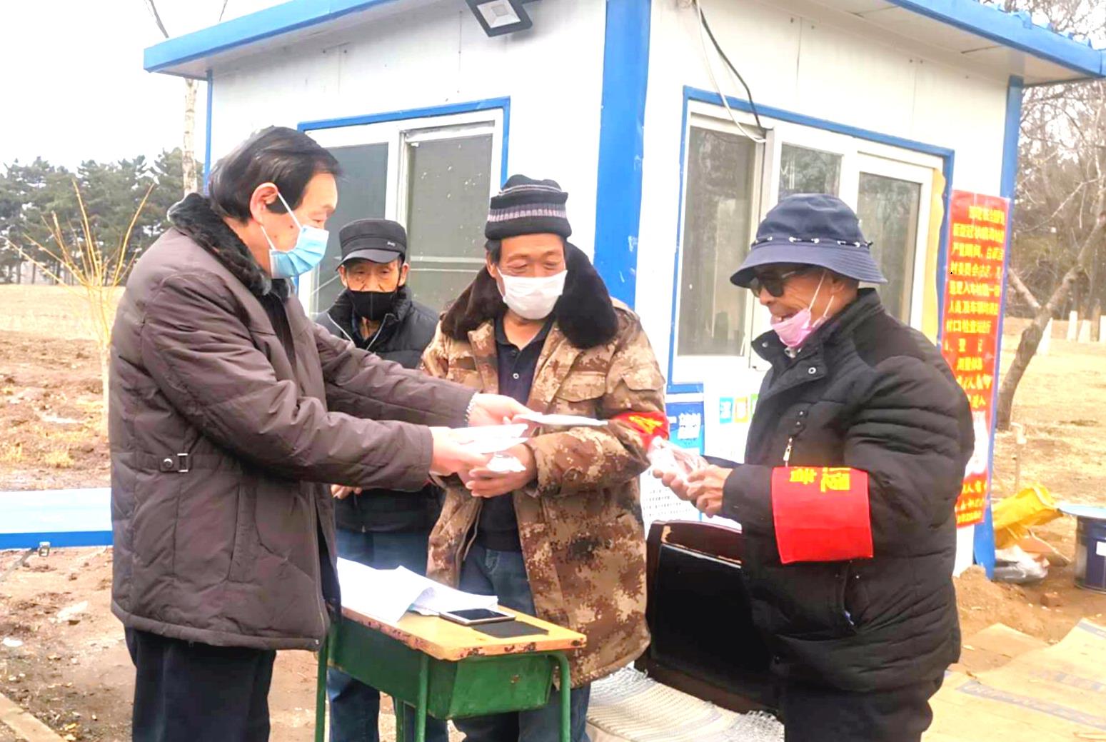 2020年抗疫事迹：段崇林、孟亚辉两位老师支持居住地的防疫工作