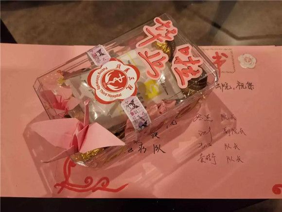 【科技日报】新开危重症病区内，首位新冠肺炎康复者出院