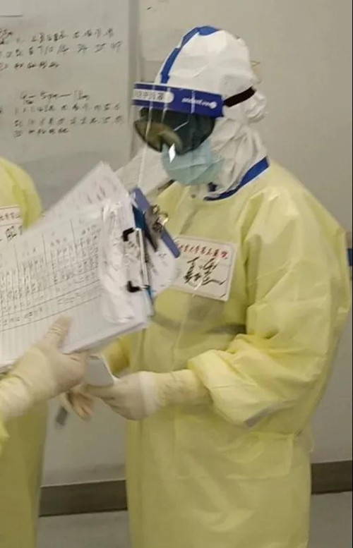 北医三院援鄂医疗队临时党支部又添新鲜血液